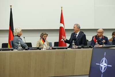 Millî Savunma Bakanı Hulusi Akar, NATO Karargâhında Almanya, Fransa, İngiltere ve ABD Savunma Bakanları ile Görüştü